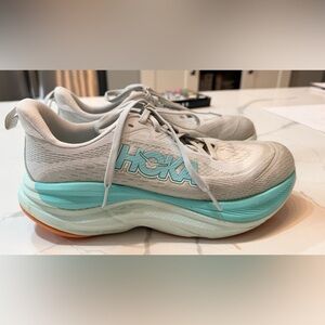 Hoka Skyflow Women’s 9.5 gray seafoam